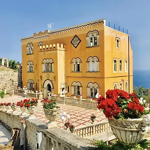 Riis Taormina
